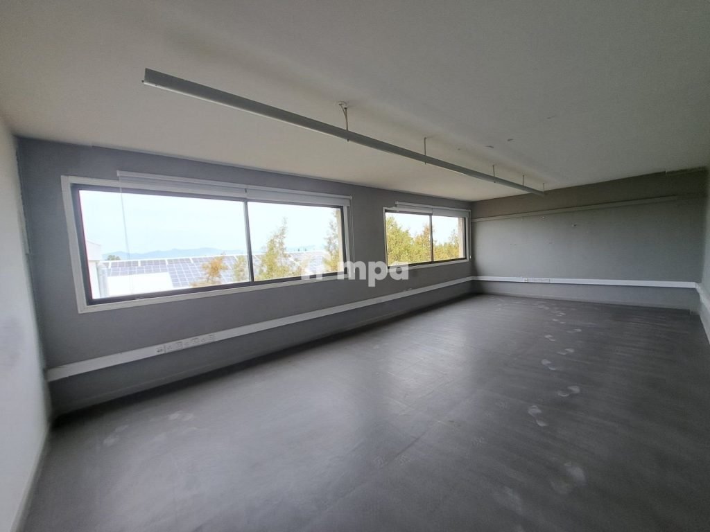 950m² Office for Rent in Latsia, Nicosia District
