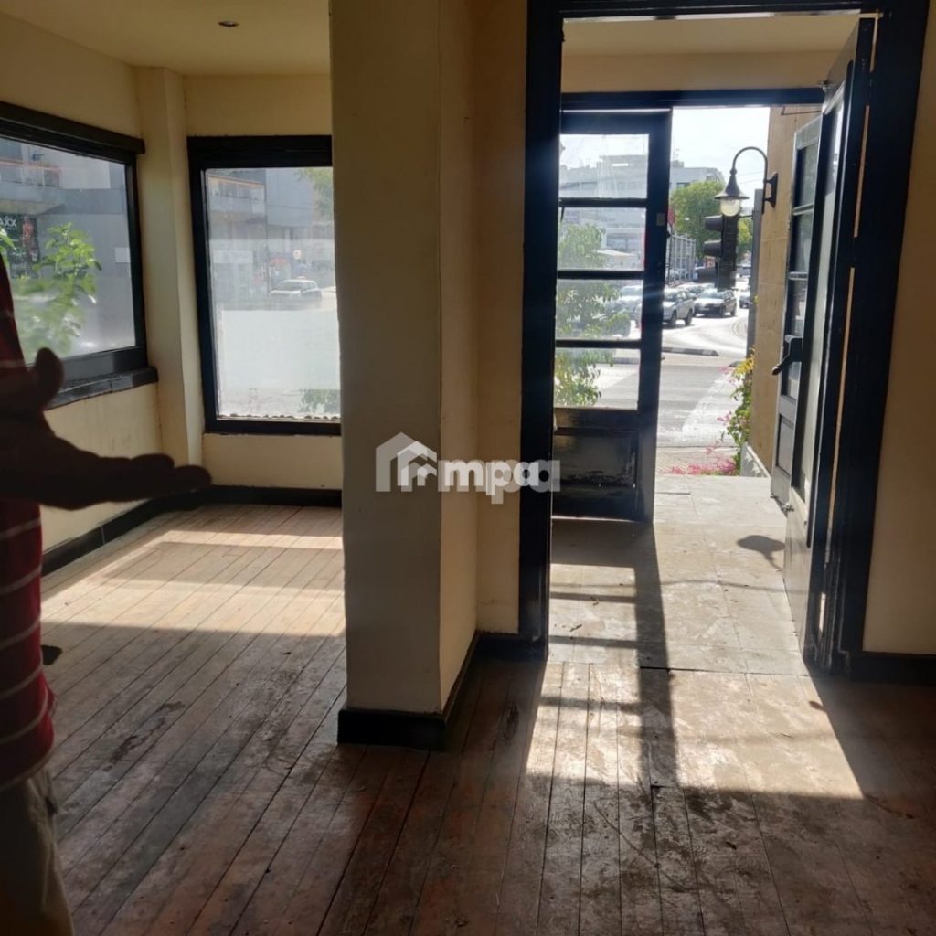 180m² Commercial for Rent in Nicosia – Agios Antonios