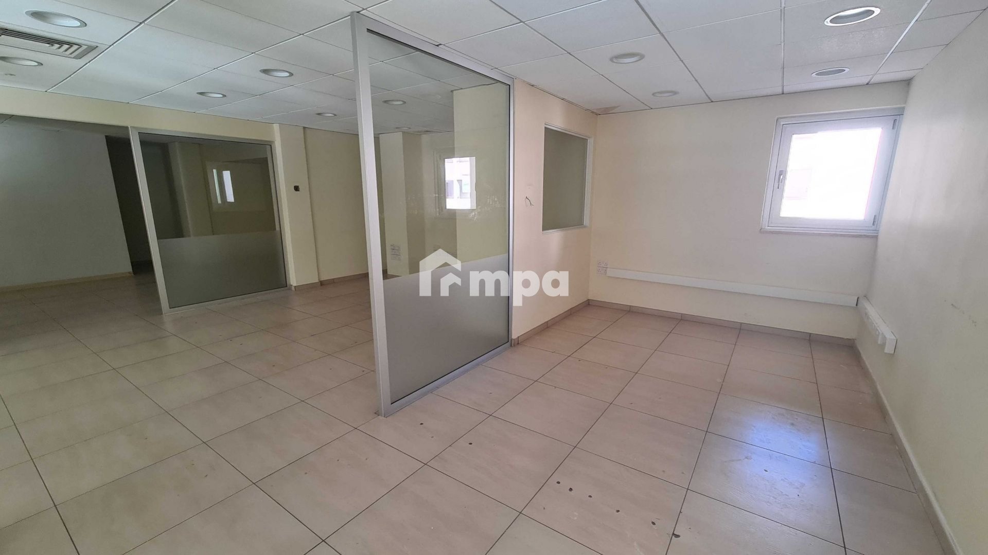 300m² Commercial for Rent in Lakatamia, Nicosia District