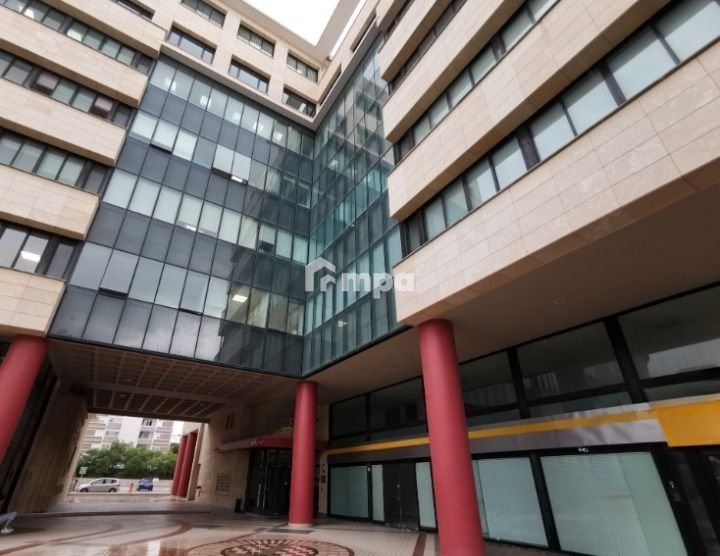 75m² Office for Rent in Agioi Omologites, Nicosia District
