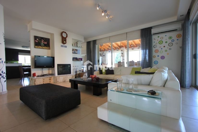 5 Bedroom House for Sale in Latsia, Nicosia District