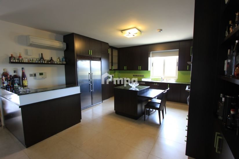 5 Bedroom House for Sale in Latsia, Nicosia District