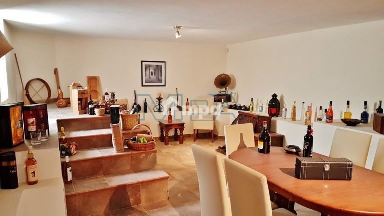 5 Bedroom House for Sale in Nicosia District