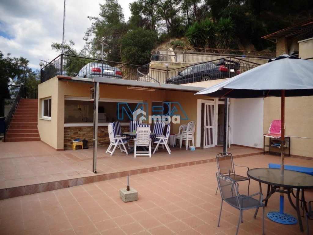 6+ Bedroom House for Sale in Kapedes, Nicosia District