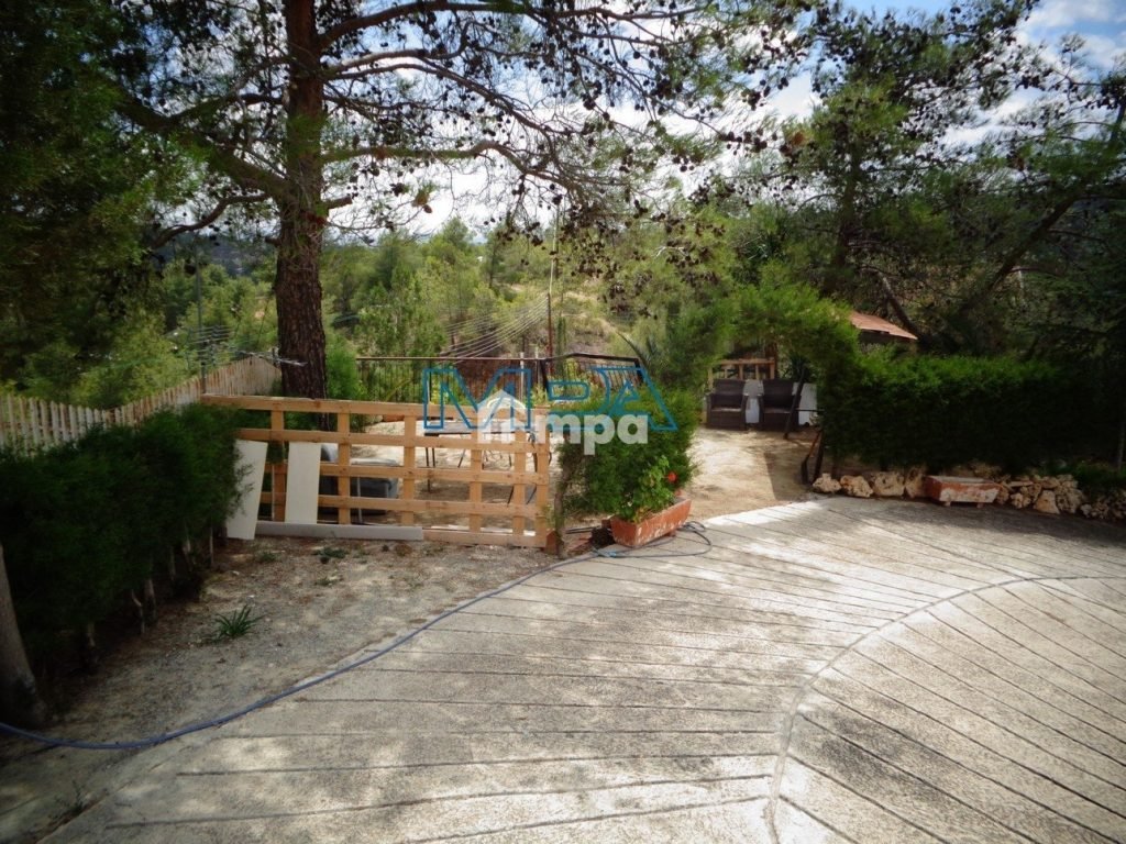 6+ Bedroom House for Sale in Kapedes, Nicosia District