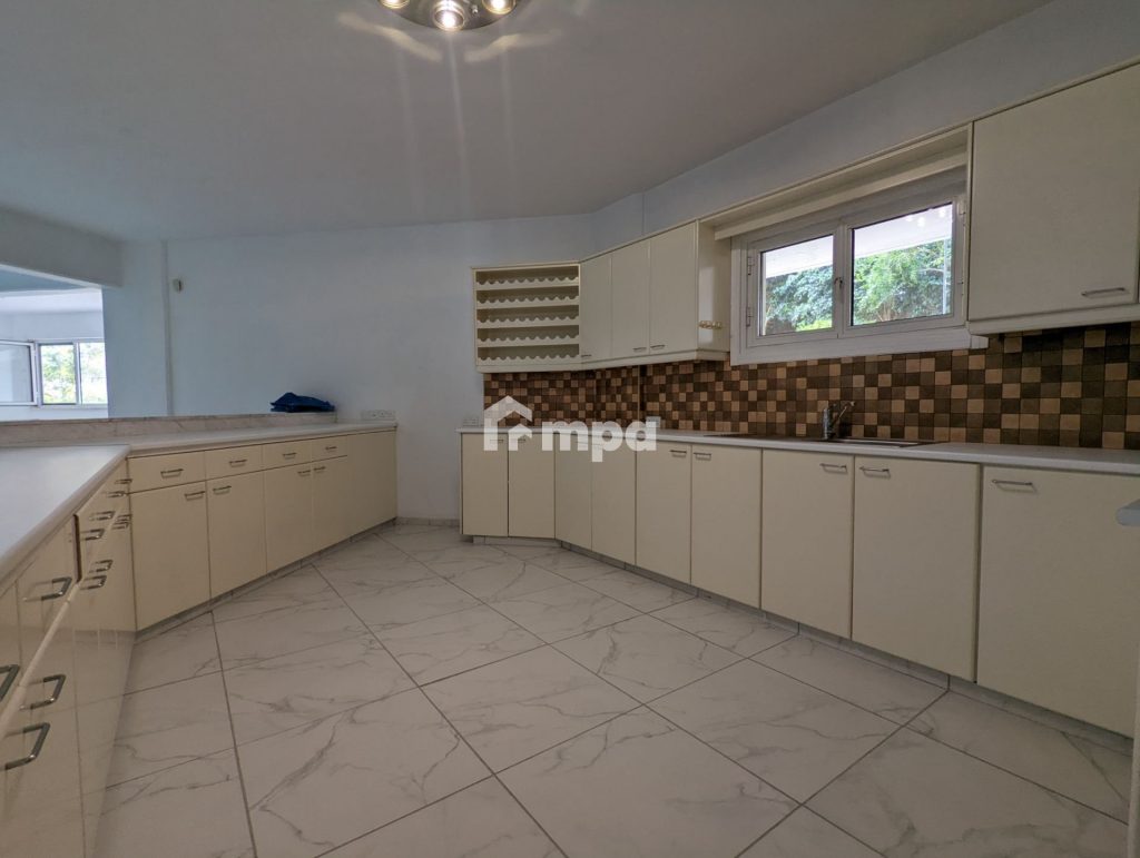 6+ Bedroom House for Sale in Nicosia District