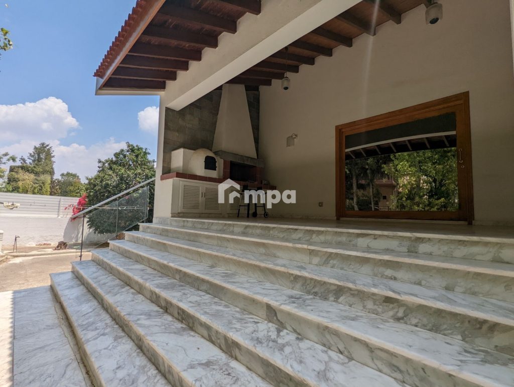 6+ Bedroom House for Sale in Nicosia District