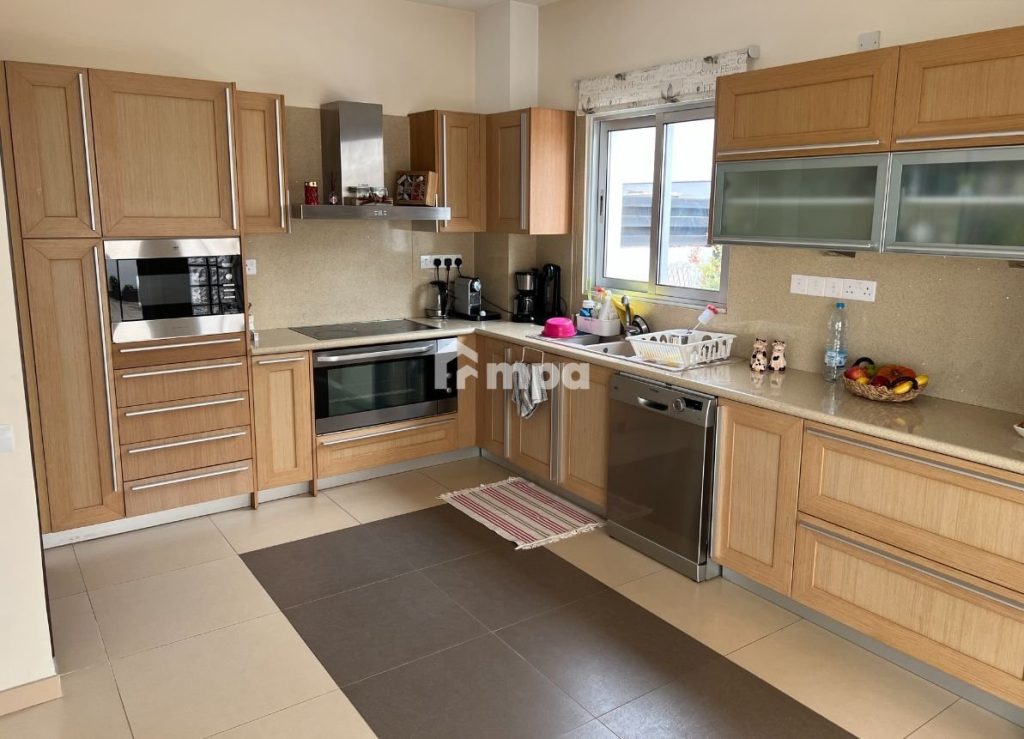 5 Bedroom House for Sale in Lakatamia, Nicosia District