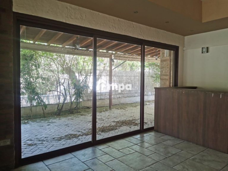 200m² Building for Sale in Aglantzia, Nicosia District