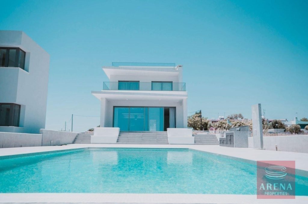 5 Bedroom Villa for Sale in Pervolia Larnacas