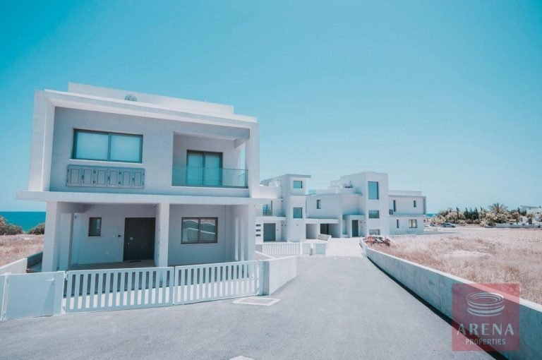 5 Bedroom Villa for Sale in Pervolia Larnacas