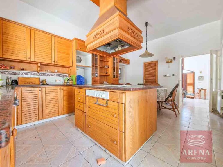 4 Bedroom House for Sale in Aradippou, Larnaca District