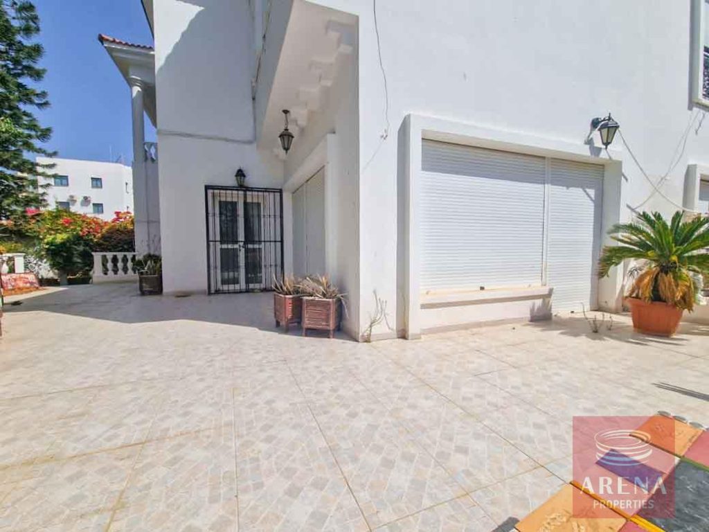 4 Bedroom House for Sale in Aradippou, Larnaca District