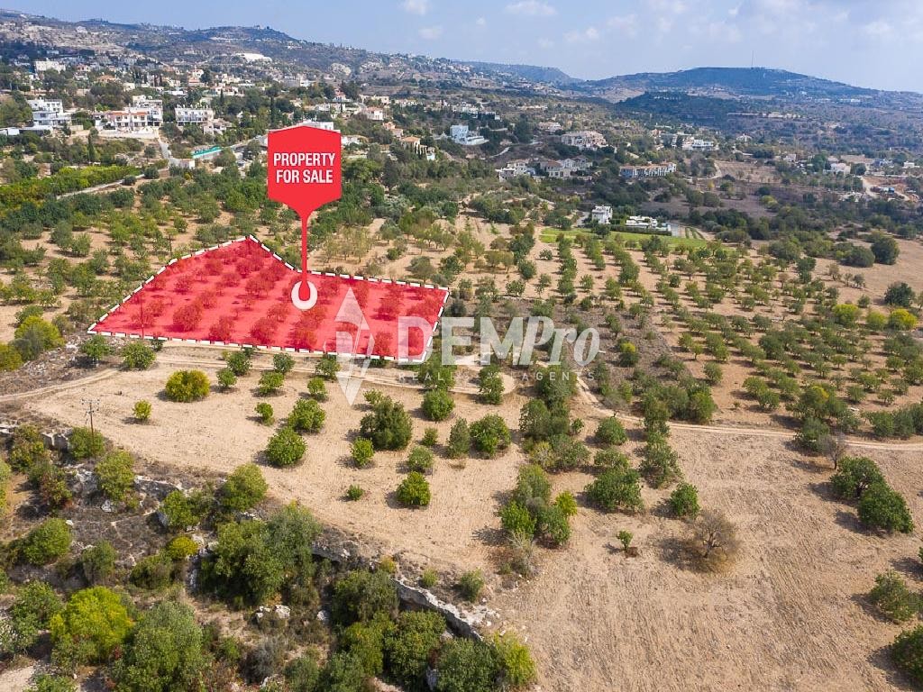 5,686m² Plot for Sale in Mesa Chorio, Paphos District