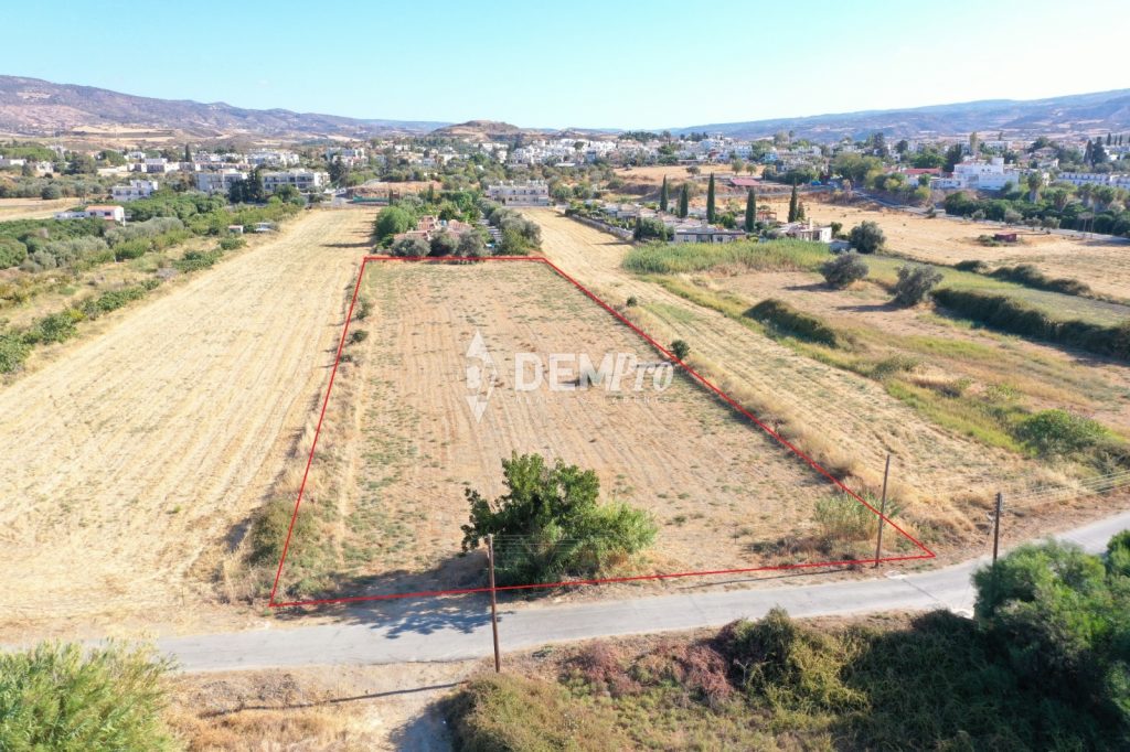6,560m² Plot for Sale in Paphos District