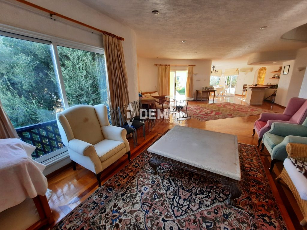 5 Bedroom Villa for Sale in Kissonerga, Paphos District