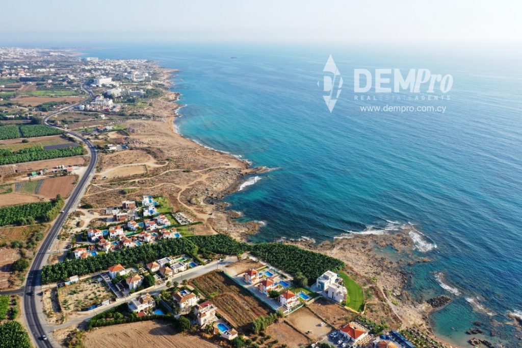 5,800m² Plot for Sale in Kissonerga, Paphos District