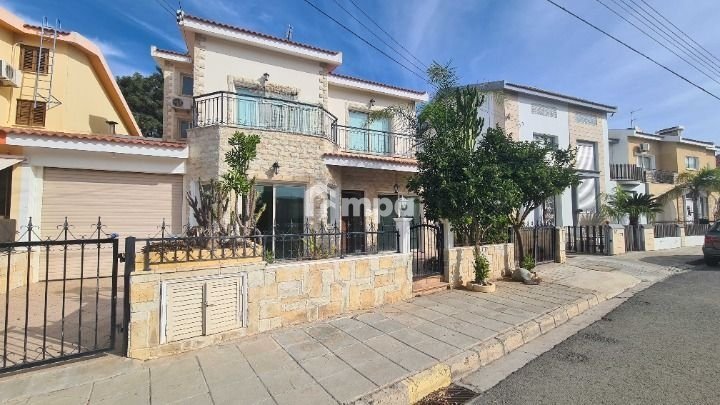 4 Bedroom House for Sale in Strovolos, Nicosia District