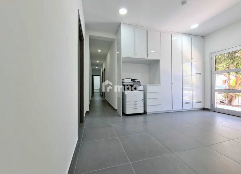 11m² Office for Rent in Agios Dometios, Nicosia District