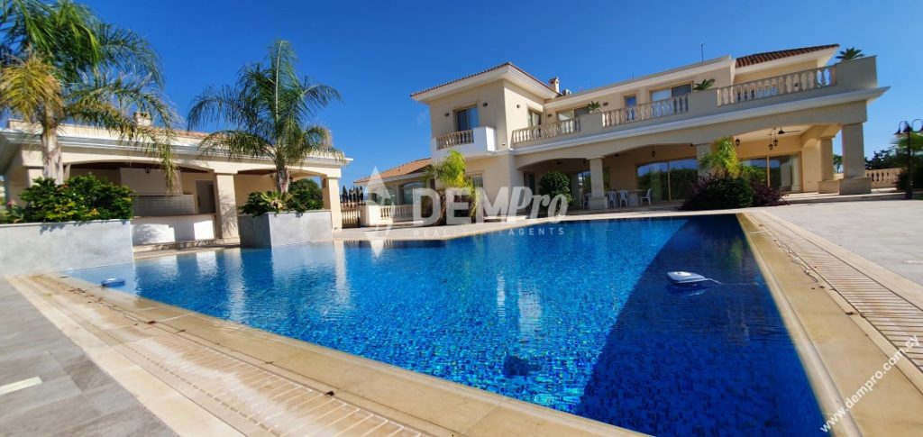 5 Bedroom House for Rent in Peyia, Paphos District