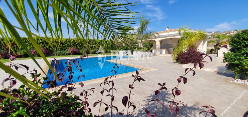 5 Bedroom House for Rent in Peyia, Paphos District