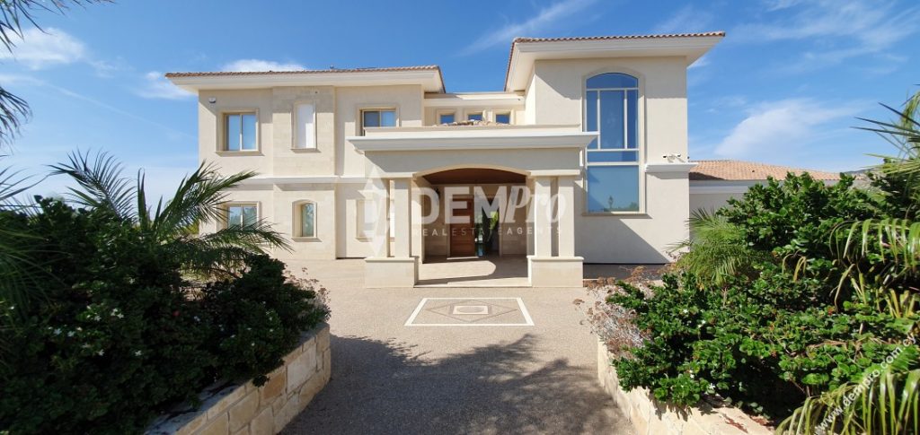 5 Bedroom House for Rent in Peyia, Paphos District