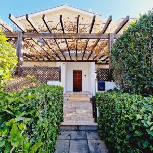 3 Bedroom House for Sale in Tombs Of the Kings, Paphos District