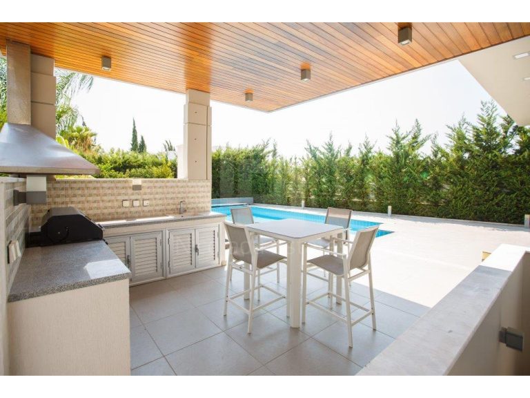 4 Bedroom House for Sale in Agios Tychonas, Limassol District