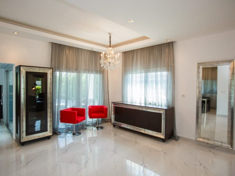 4 Bedroom Villa for Sale in Agios Tychonas, Limassol District