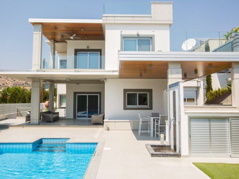 4 Bedroom Villa for Sale in Agios Tychonas, Limassol District