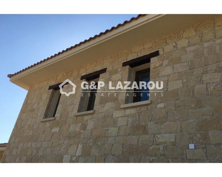 5 Bedroom House for Sale in Pentakomo, Limassol District