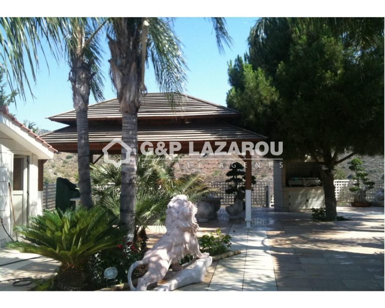 5 Bedroom House for Sale in Kalo Chorio Lemesou, Limassol District