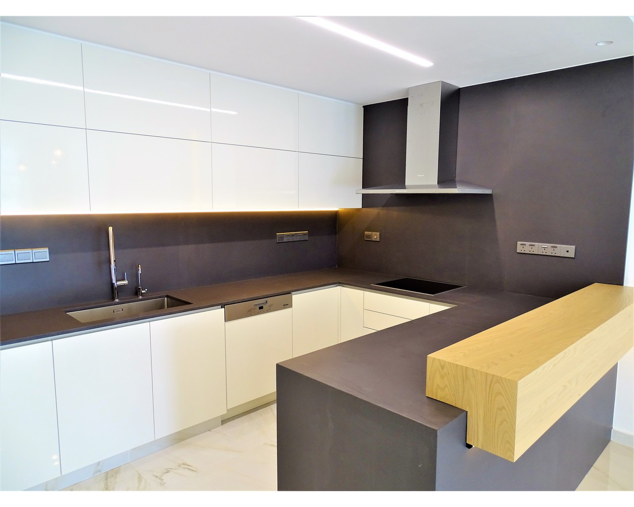 3 Bedroom Apartment for Sale in Potamos Germasogeias, Limassol District