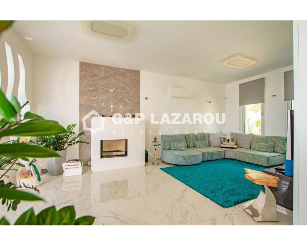 5 Bedroom House for Sale in Agios Tychonas, Limassol District