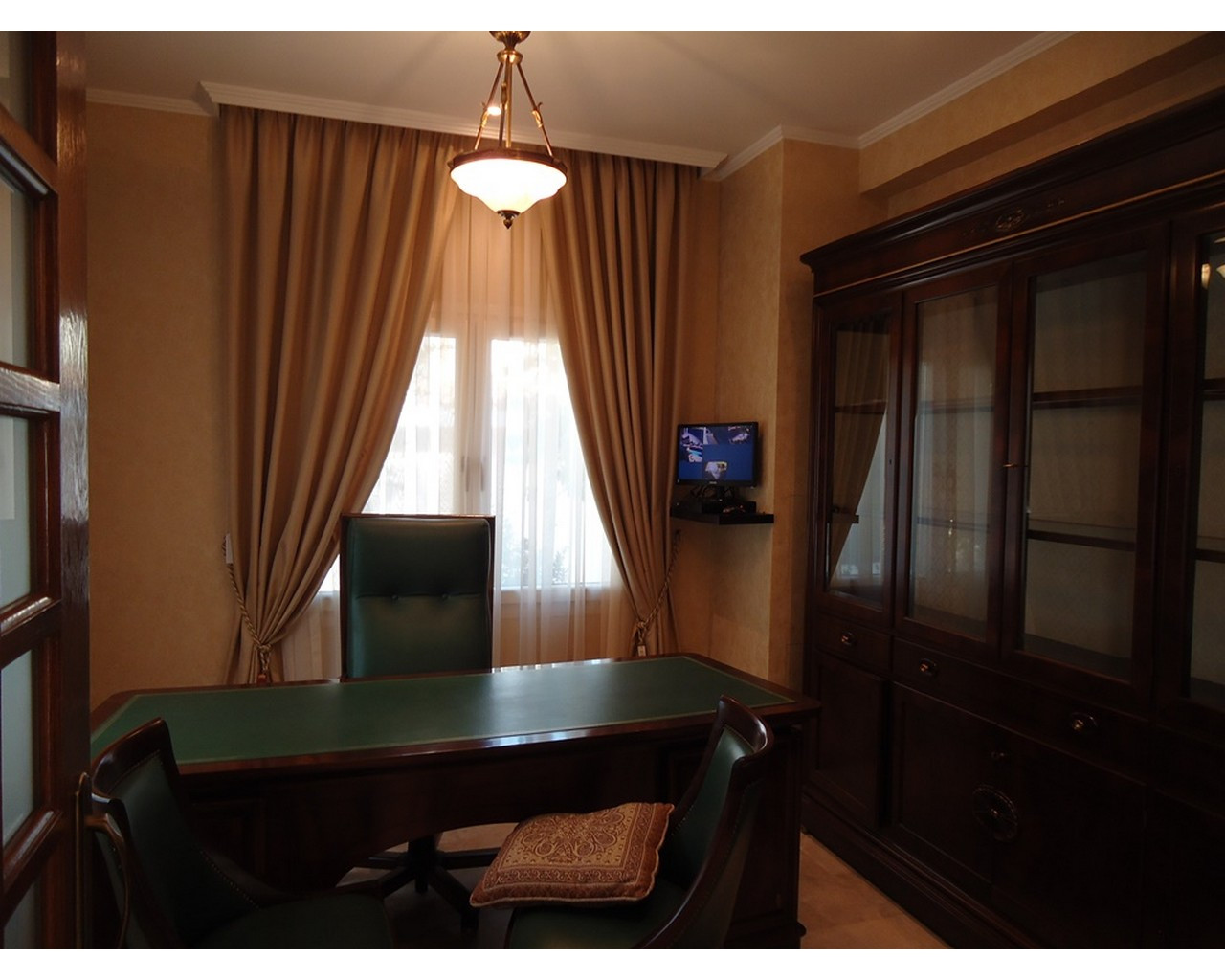 5 Bedroom House for Sale in Agios Tychonas, Limassol District