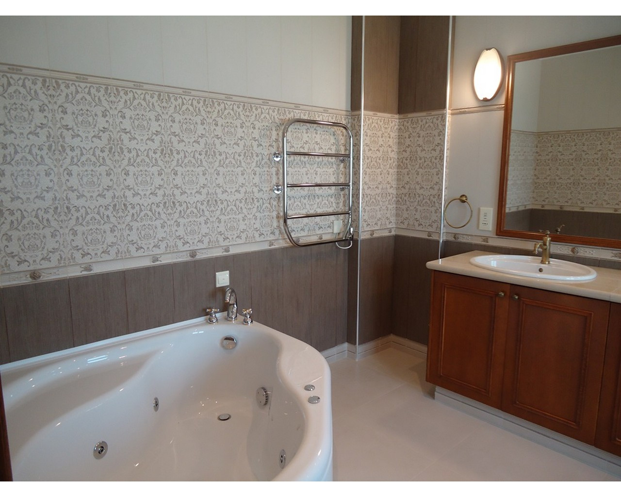 5 Bedroom House for Sale in Agios Tychonas, Limassol District