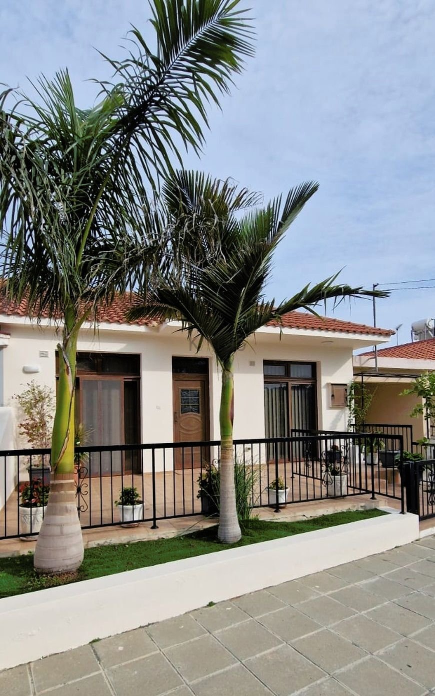 3 Bedroom House for Sale in Mazotos, Larnaca District