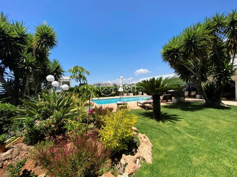 6+ Bedroom Villa for Sale in Agios Tychonas, Limassol District