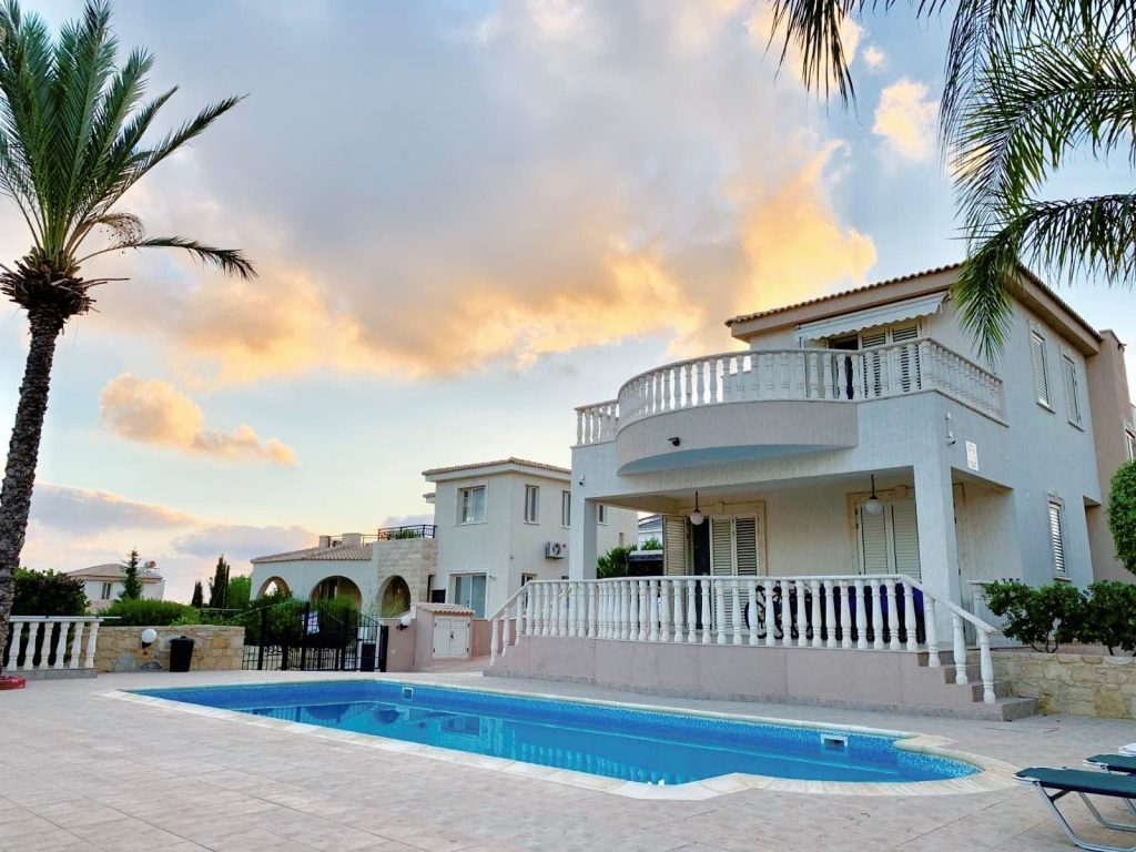 4 Bedroom House for Sale in Sea Caves, Paphos District