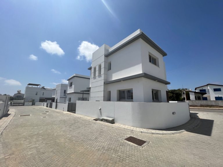 4 Bedroom House for Sale in Kapparis, Famagusta District