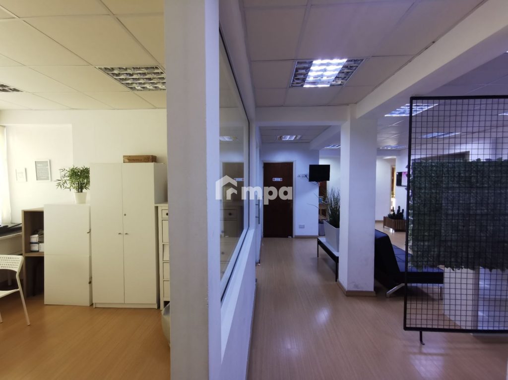 300m² Office for Rent in Nicosia District