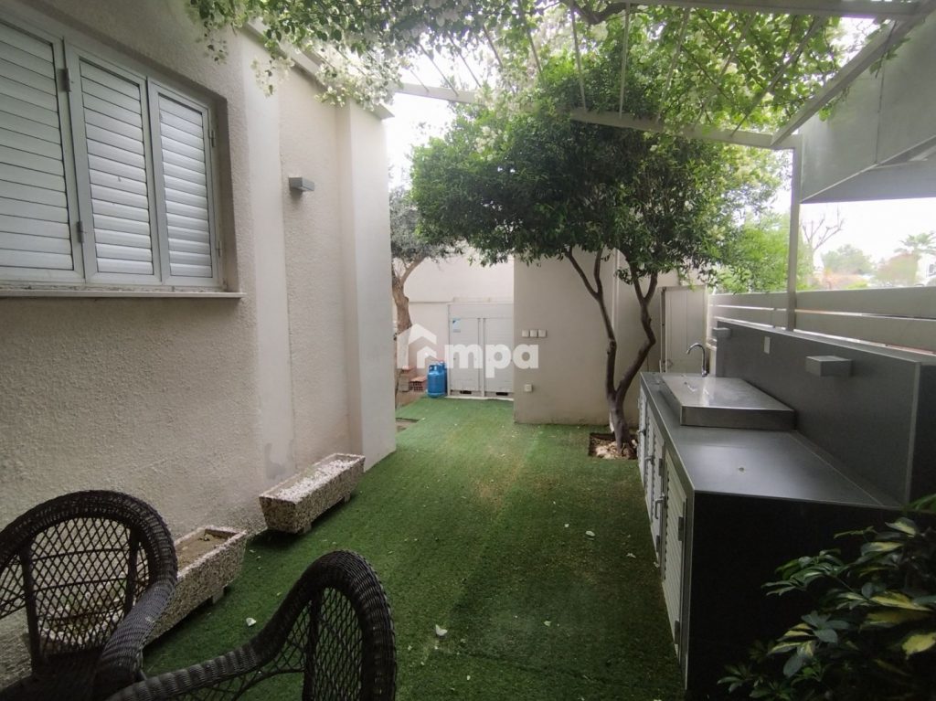 250m² Office for Rent in Agios Dometios, Nicosia District