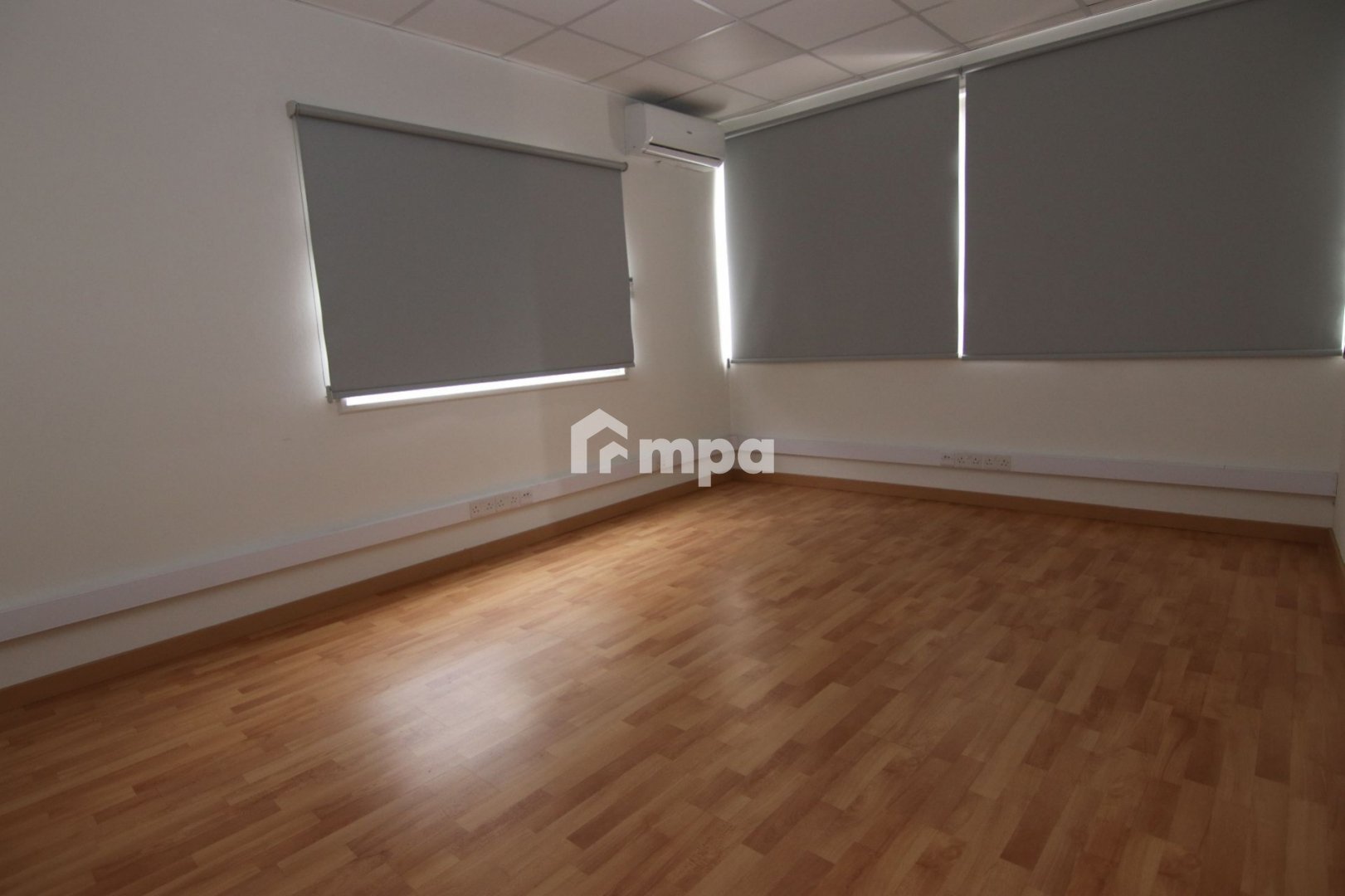 70m² Office for Rent in Agioi Omologites, Nicosia District