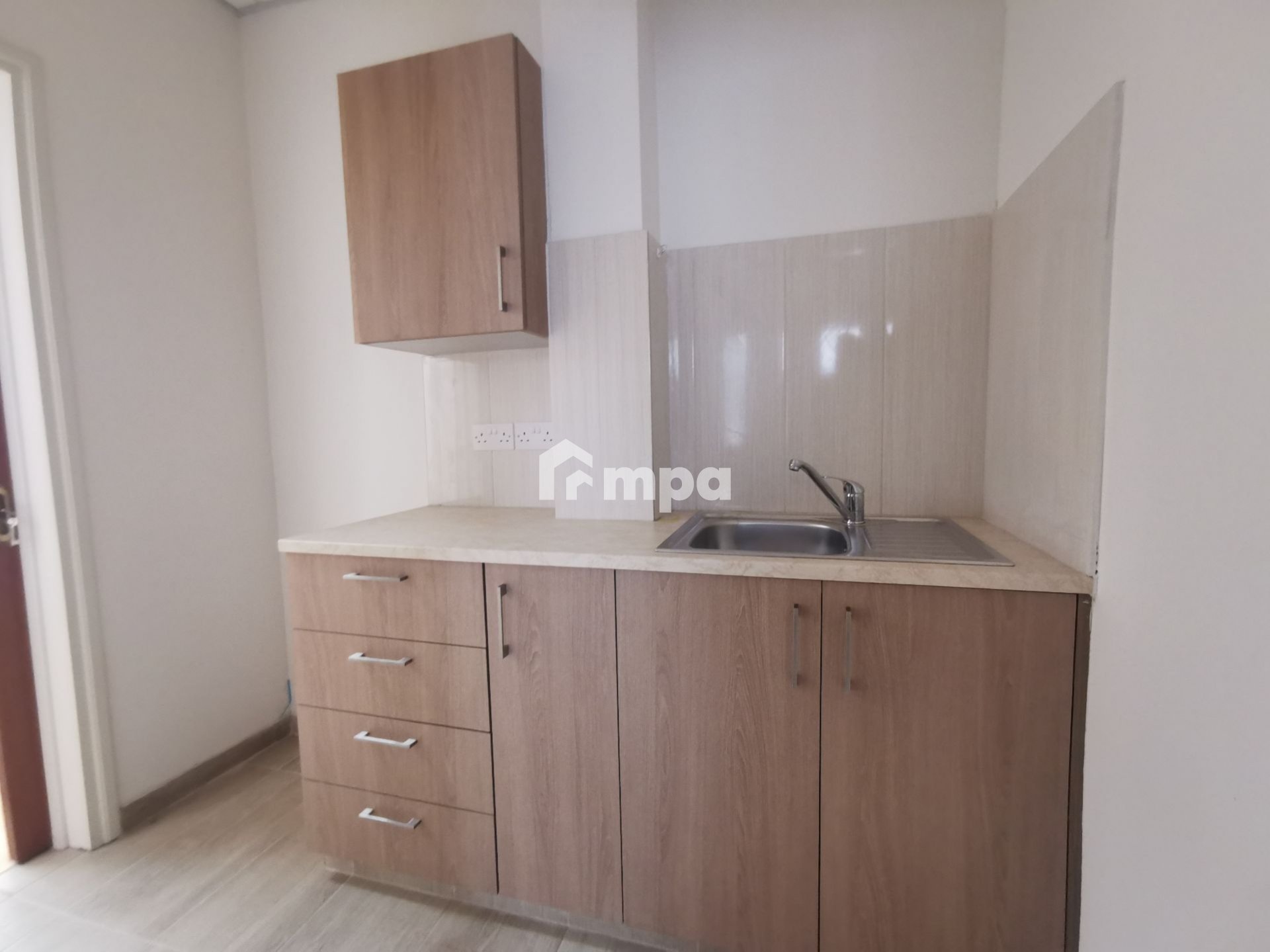 70m² Office for Rent in Agioi Omologites, Nicosia District