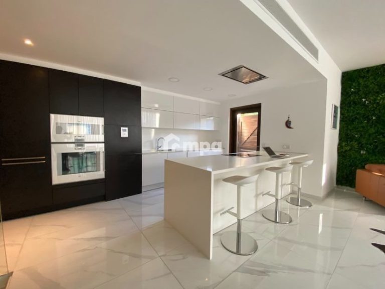 4 Bedroom House for Sale in Strovolos, Nicosia District