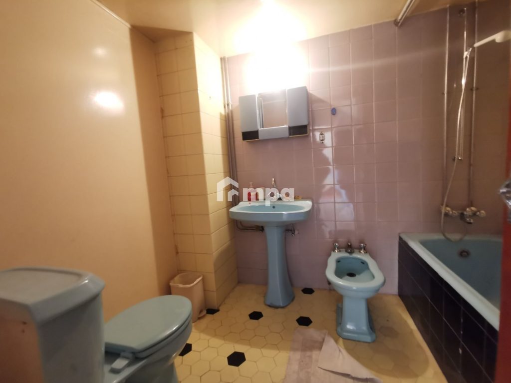70m² Office for Rent in Agioi Omologites, Nicosia District