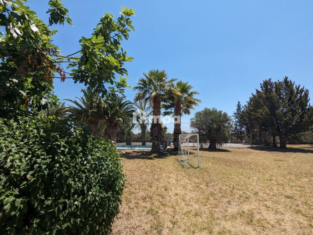 6+ Bedroom House for Sale in Ergates, Nicosia District