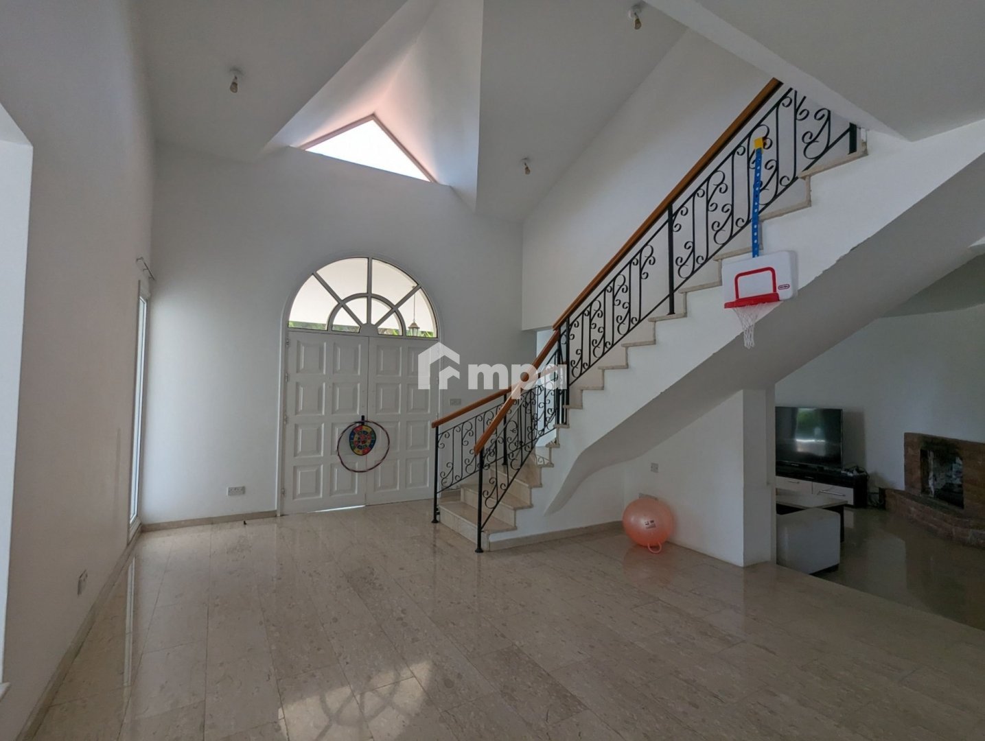 6+ Bedroom House for Sale in Ergates, Nicosia District