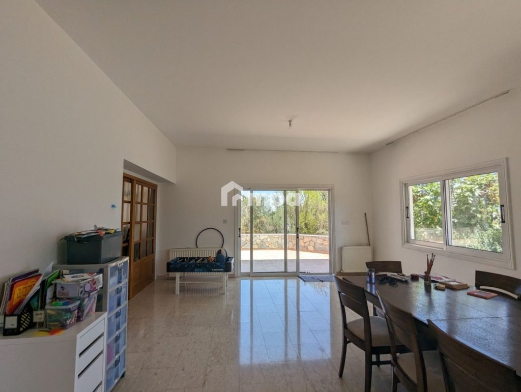 6+ Bedroom House for Sale in Ergates, Nicosia District