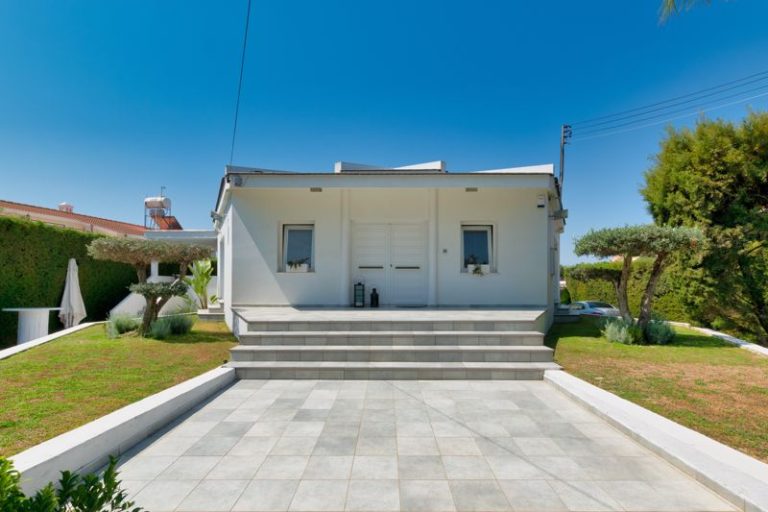 6+ Bedroom Villa for Sale in Aradippou, Larnaca District